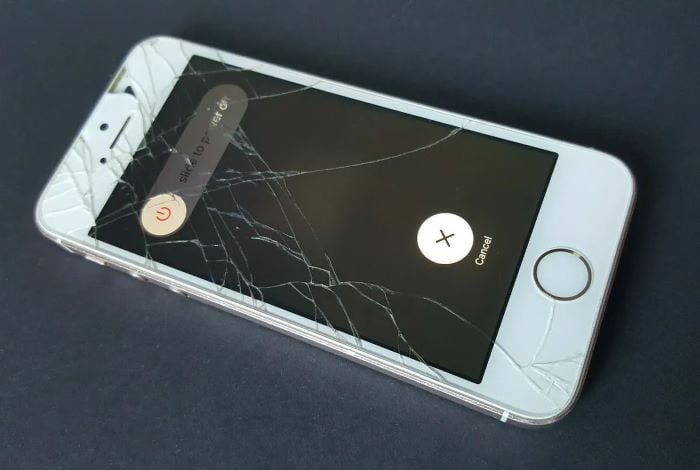 Màn hình iPhone 5 SE bị va đập mạnh