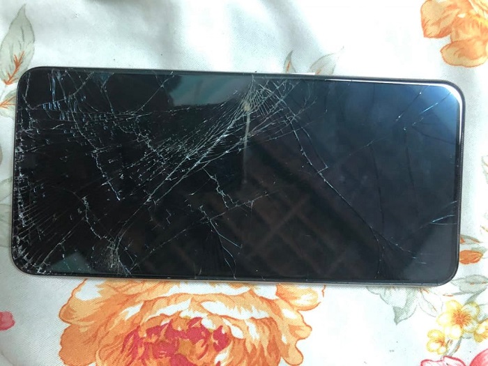 Màn hình Oppo A71 bị trầy xước nặng