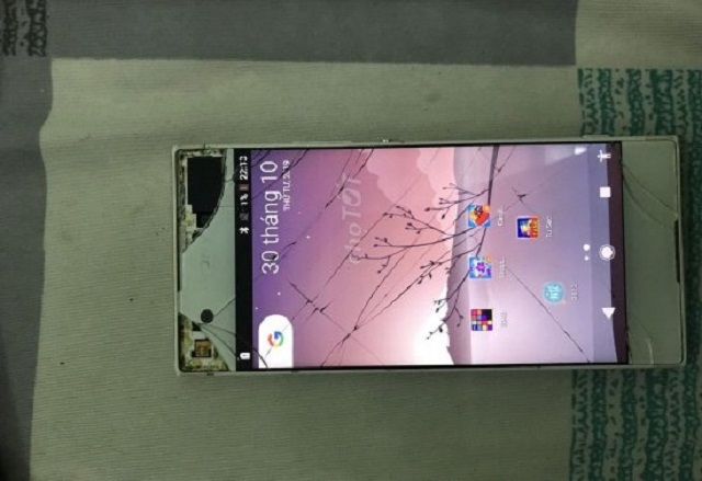 Điện thoại Sony Xperia XA1 Plus G3412 bị vỡ màn hình