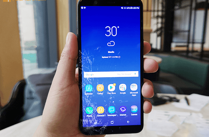 Mặt kính Samsung Galaxy J8 bị nứt vỡ