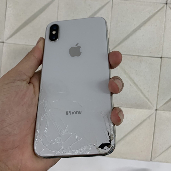 Nắp lưng iPhone X bị vỡ