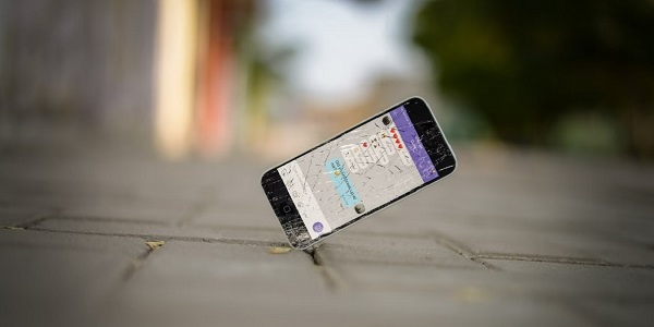 Nguyên nhân màn hình điện thoại bị nhòe màu