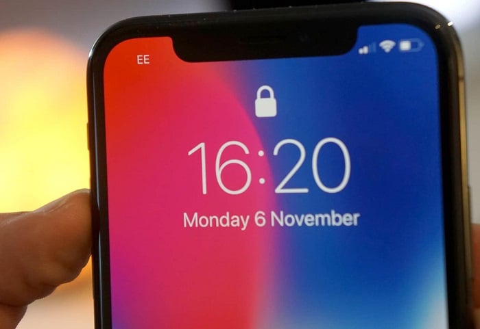 Notch trên đỉnh màn hình iPhone X