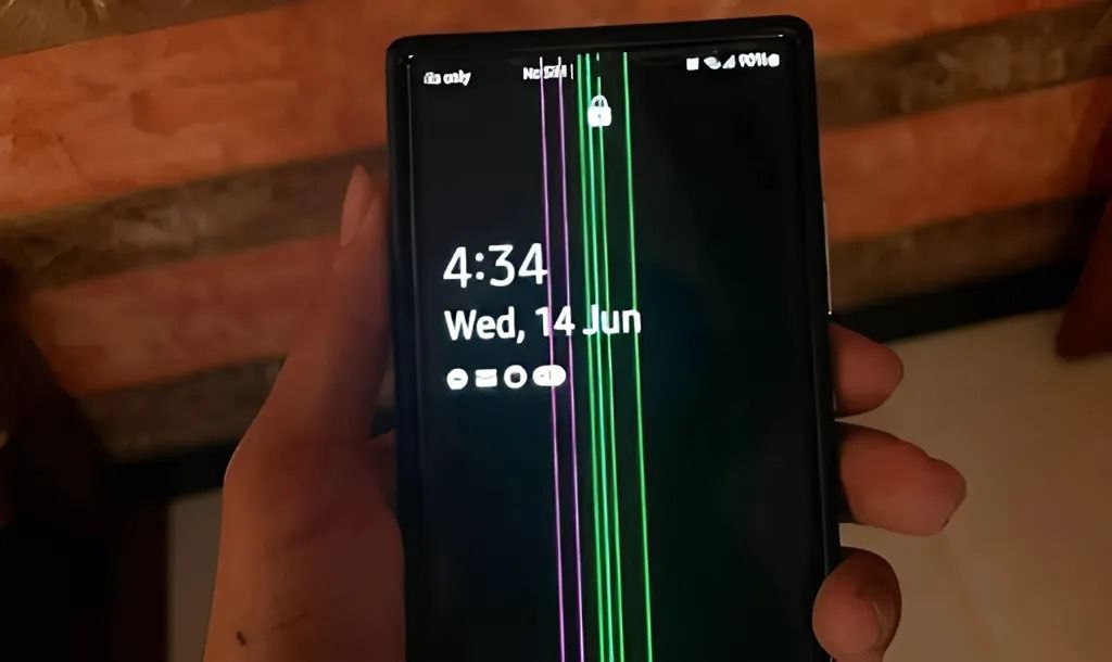 Note 20 Ultra bị sọc xanh