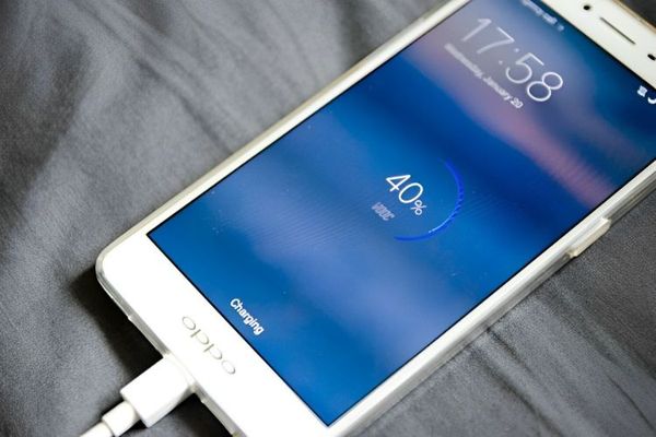 oppo a37 lên nguồn rồi tắt