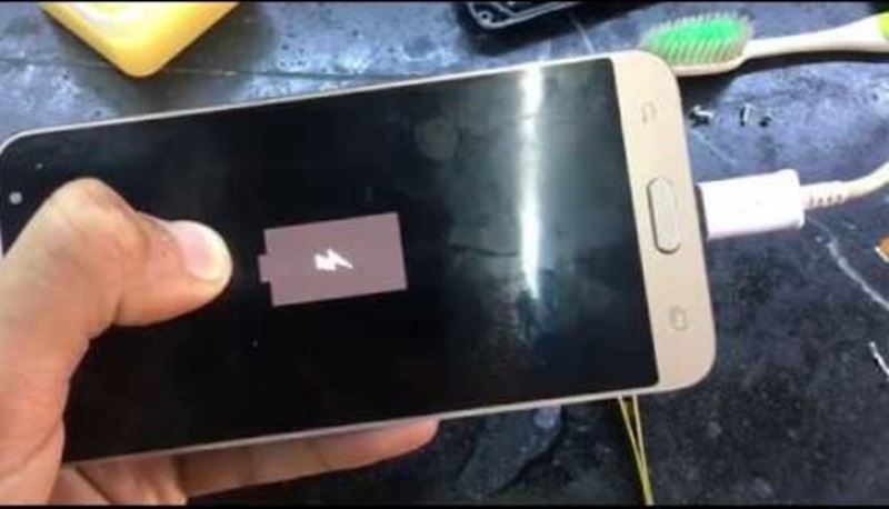 Pin Samsung J7 bị hỏng