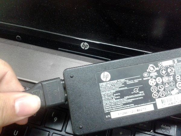 sạc laptop bị đứt dây trong