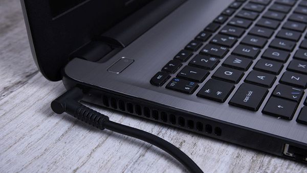 sạc pin lần đầu cho laptop