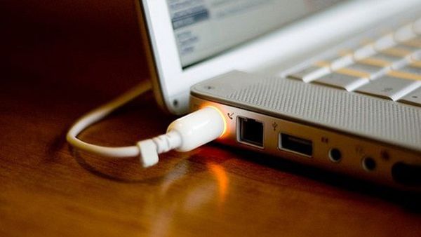 sạc pin lần đầu cho laptop