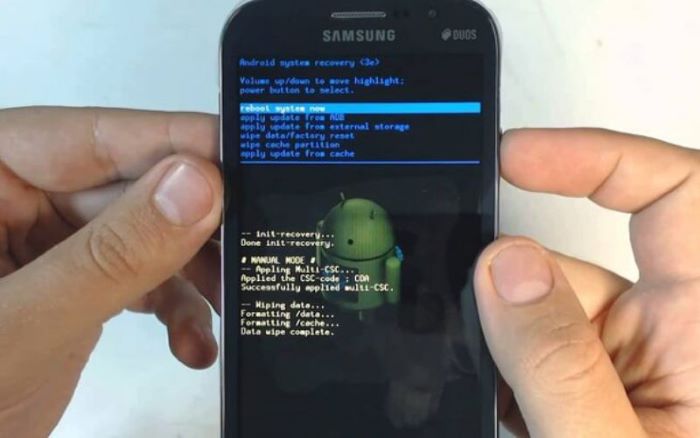 Khởi động lại điện thoại