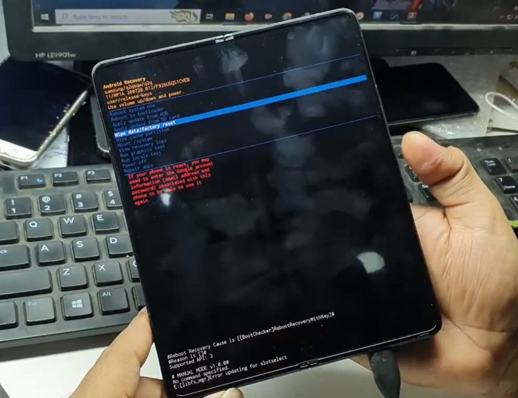 samsung-z-fold3-bi-soc-man-hinh