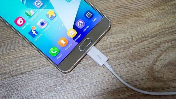 samsung j7 pro không lên nguồn