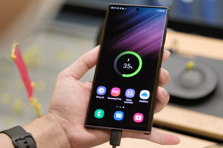 Pin điện thoại là nguyên nhân phát sinh các lỗi bạn hãy kiểm tra và sạc pin