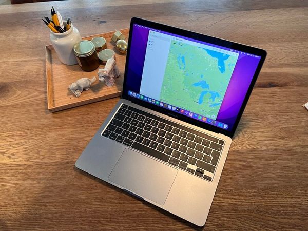 Sản phẩm Macbook Pro M2 có chất lượng camera không quá cao