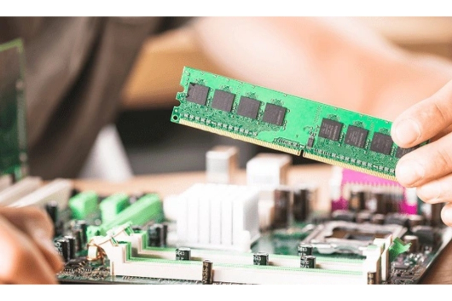 Lắp 2 thanh RAM 8GB cho máy tính ở chế