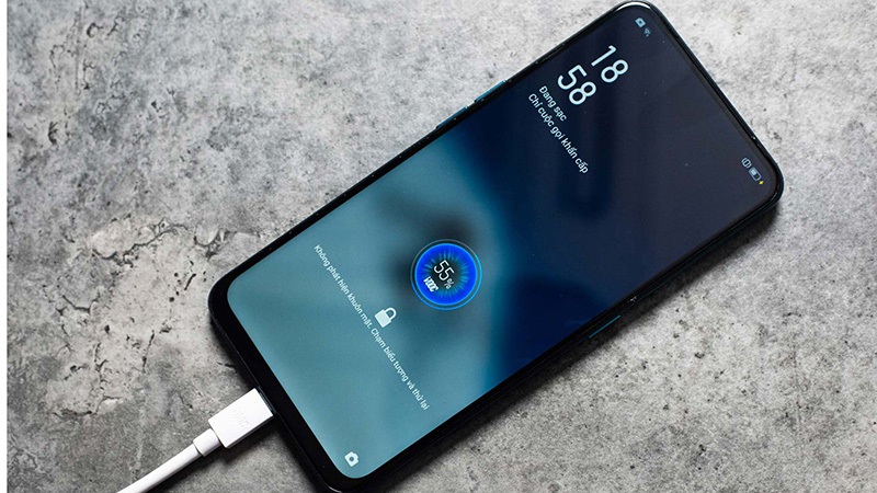 Sử dụng sạc chính hãng cho điện thoại