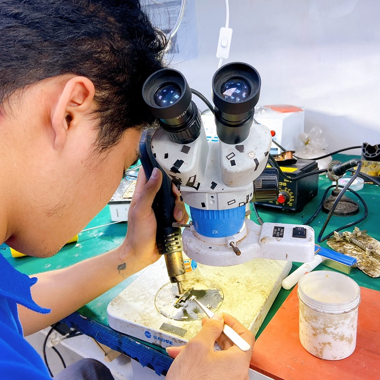 Thay cáp nguồn iPhone 7 Plus nhanh chóng tại Bảo Hành One