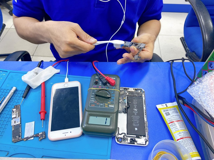 Thay cáp nguồn iPhone 7 Plus giá rẻ tại Bảo Hành One