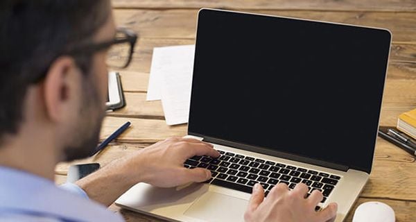 Nguyên nhân gây ra lỗi nguồn màn hình máy tính