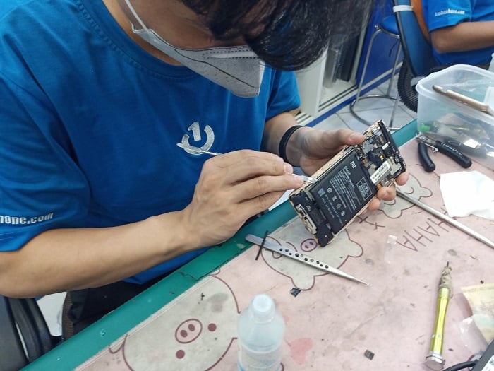 Sửa điện thoại bị vô nước giá rẻ tại Bảo Hành One
