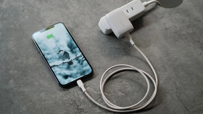 Kết nối sạc iPhone bằng một nguồn điện khác