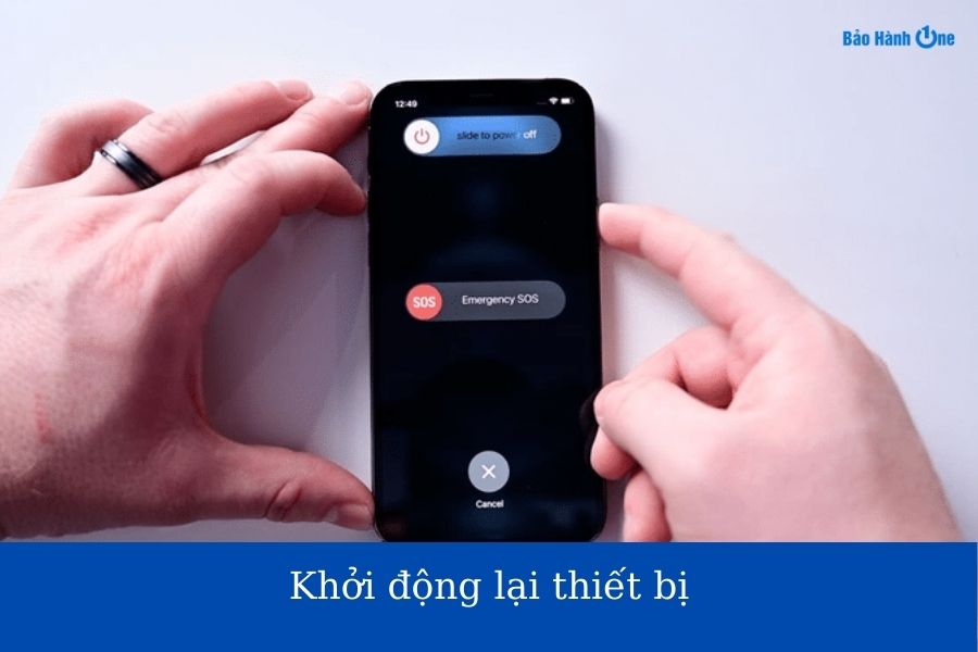 Thực hiện khởi động lại thiết bị di động