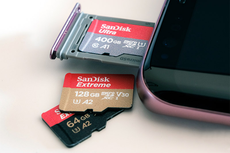 Tháo thẻ SIM và thẻ SD điện thoại