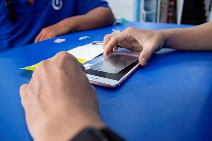 Thay ép mặt kính điện thoại