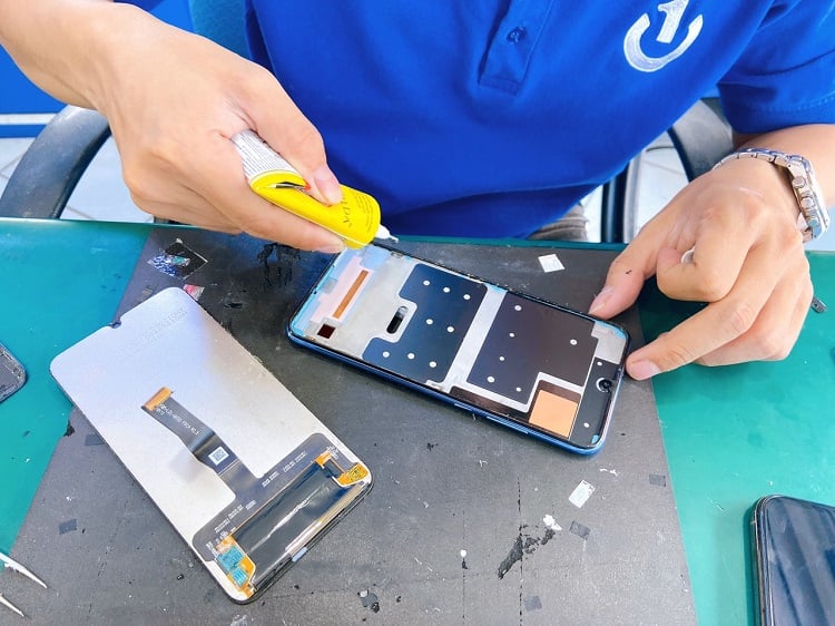 Thay màn hình Oppo Reno 6 chất lượng tại Bảo Hành One