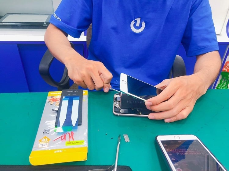 Thay pin iPhone Pisen tại Bảo Hành One