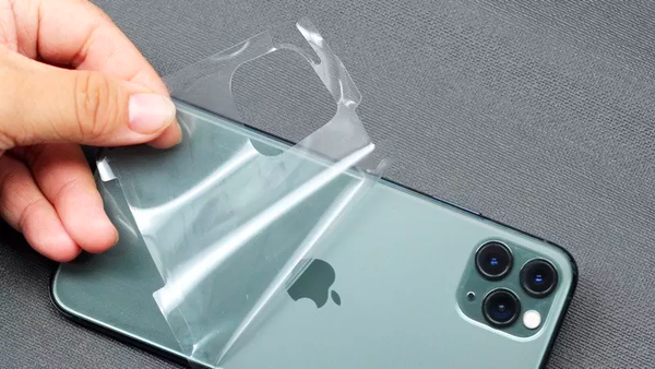 thay mặt lưng iPhone 13 lấy liền