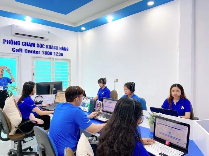 Nhân viên CSKH tư vấn từ xa