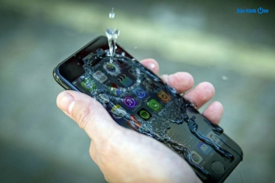 Xử lý khô điện thoại sau khi nước vào loa