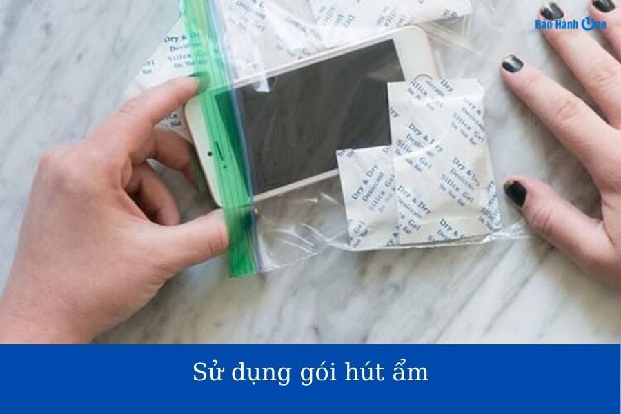 Dùng gói hút ẩm làm khô loa điện thoại