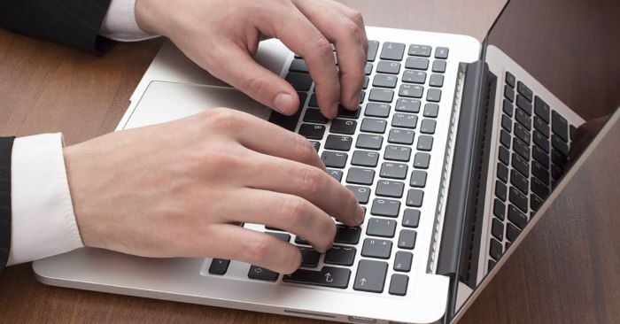 Giữ tay sạch khi sử dụng bàn phím