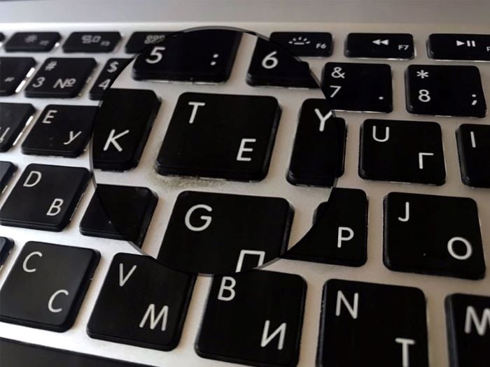 Bụi bẩn có thể gây kẹt phím, liệt phím