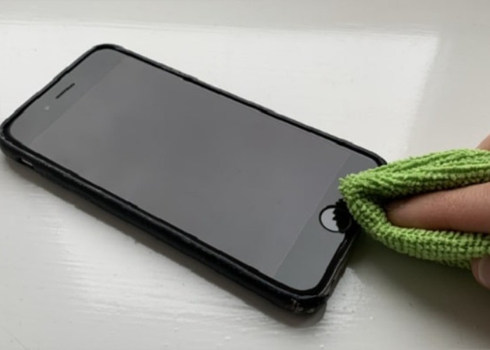 Vệ sinh vân tay bằng khăn mềm