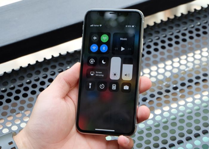 Nên sử dụng điện thoại cẩn thận để tránh vỡ