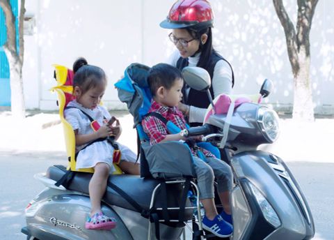 Giải pháp đưa trẻ di chuyển bằng xe máy một cách an toàn?