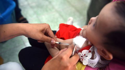 Cháu bé 2 tháng tuổi tử vong sau tiêm phòng vắc xin ComBE Five