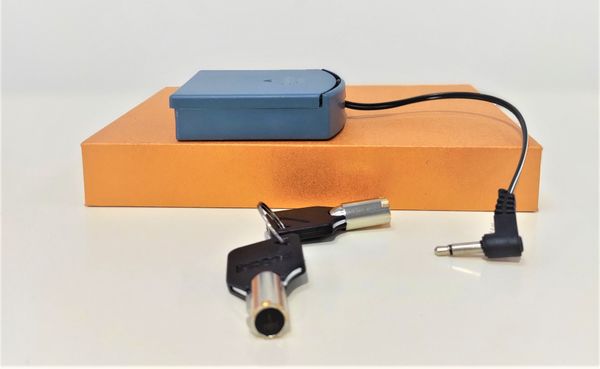 Phụ kiện đi kèm khi mua Két sắt mini Việt Tiệp SPM 360 vân tay điện tử