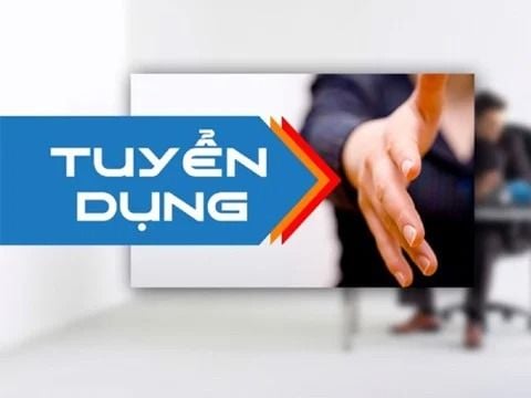 NHÂN VIÊN GIAO NHẬN VẬN CHUYỂN