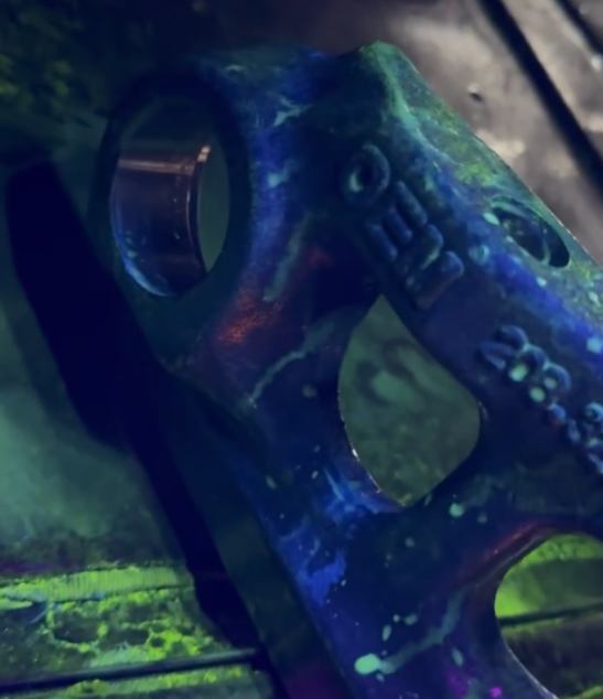 Tầm Quan Trọng Của Kiểm Tra Nứt Tế Vi Cho Dải Xích Máy Xúc