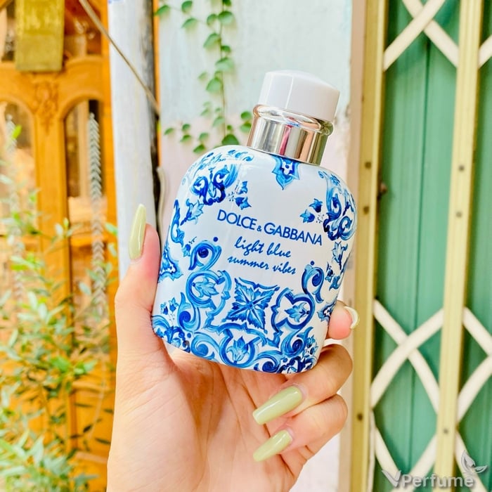 Thiết kế chai nước hoa D&G Light Blue Summer Vibes Pour Homme