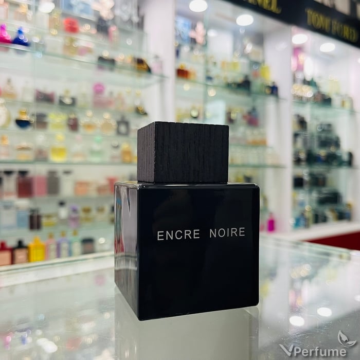Thiết kế chai nước hoa Lalique Encre Noire EDT