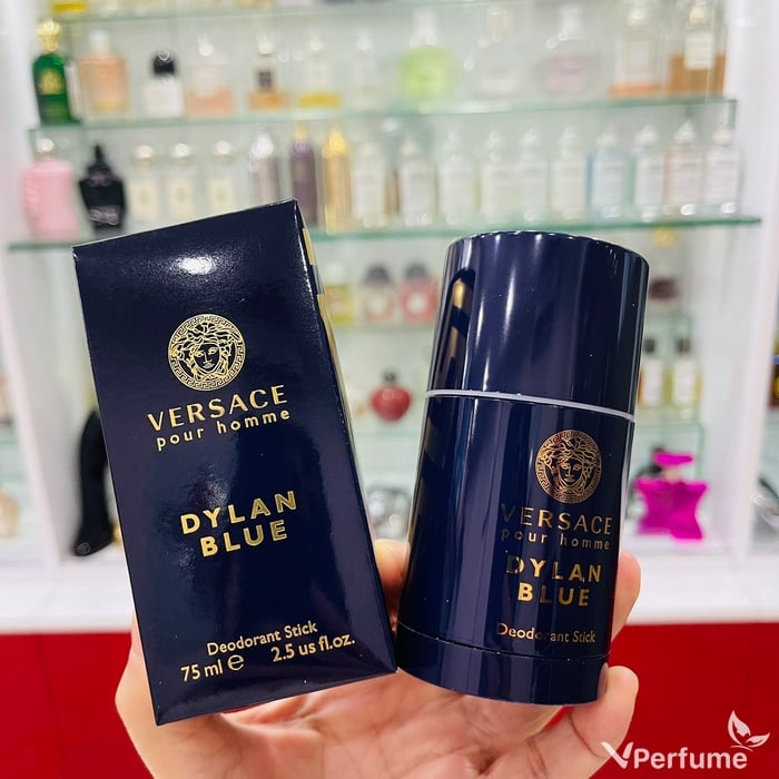 Công dụng vượt trội của lăn khử mùi nam Versace Dylan Blue