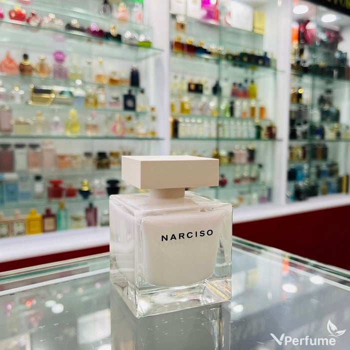 Thiết kế chai nước hoa nữ Narciso EDP