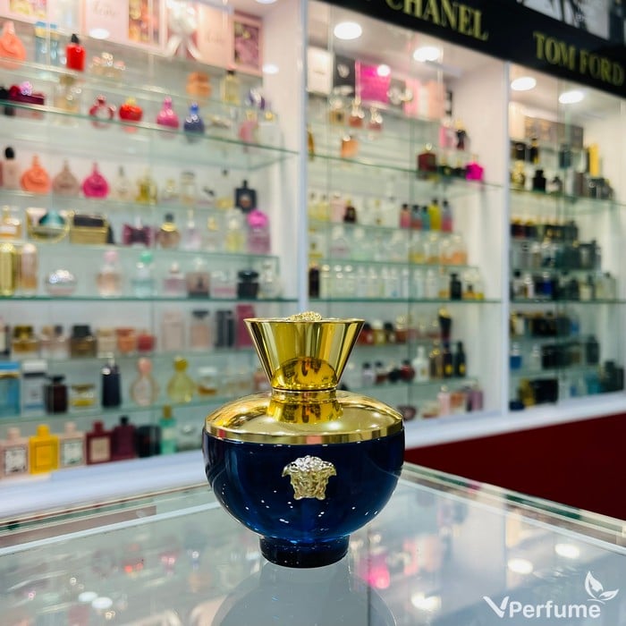 Thiết kế chai nước hoa Versace Dylan Blue Pour Femme