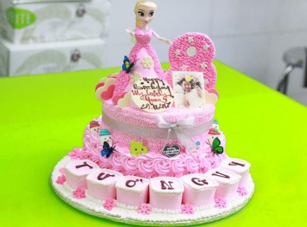 Bánh sinh nhật công chúa Elsa màu hồng