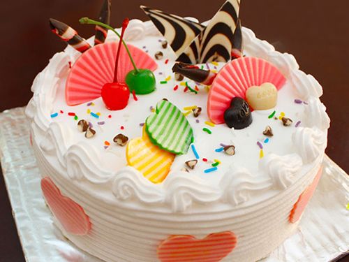 kem của bánh sinh nhật làm từ gì